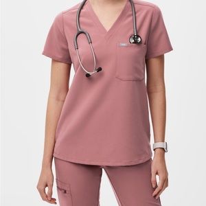 Figs women’s Catarina one pocket top, mauve, medium